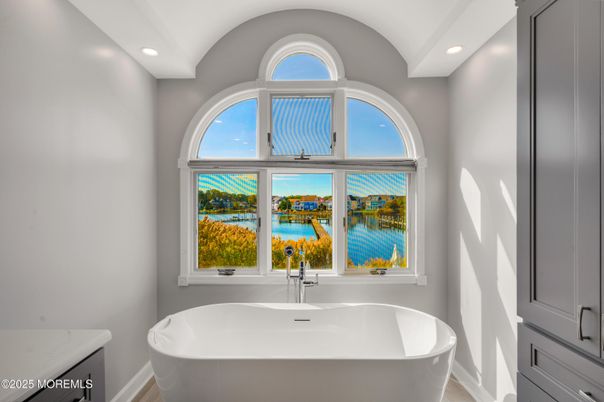 Bathroom, Free Standing Baths, Interior, Recessed Lighting, Water