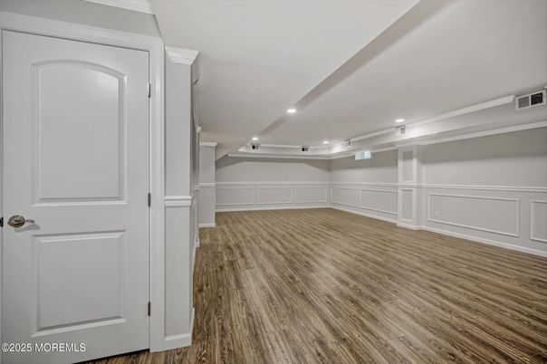 Empty room, Interior, Recessed Lighting, Wood Texture Flooring