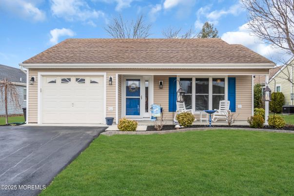 Attached, Exterior, Facade, Cape Cod