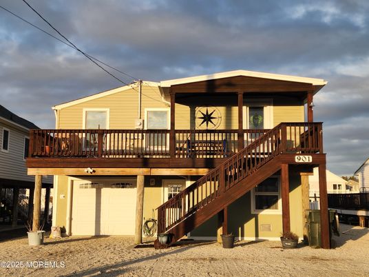 Exterior, Facade, None