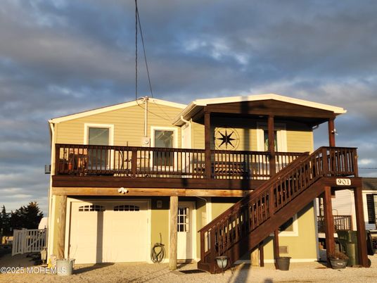 Exterior, Facade, None