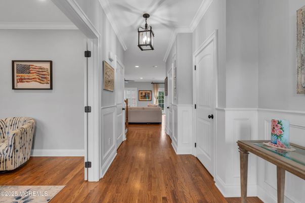 Interior, Pendant Lights, Recessed Lighting, Wood Texture Flooring