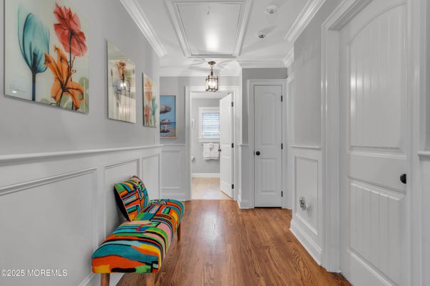 Interior, Pendant Lights, Wood Texture Flooring