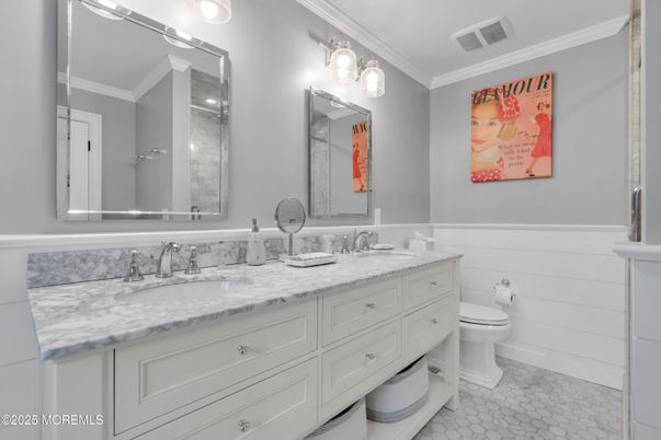 Bathroom, Dual Sink Vanities, Interior