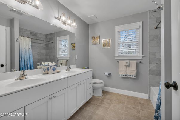 Bathroom, Dual Sink Vanities, Interior