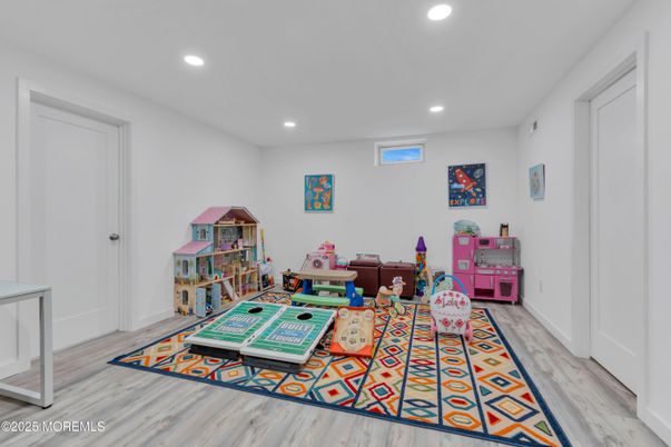 Interior, Recessed Lighting, Wood Texture Flooring