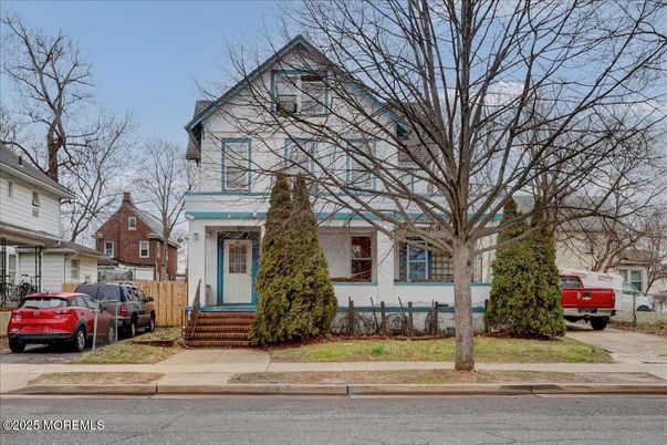 Exterior, Facade, Queen Anne Victorian