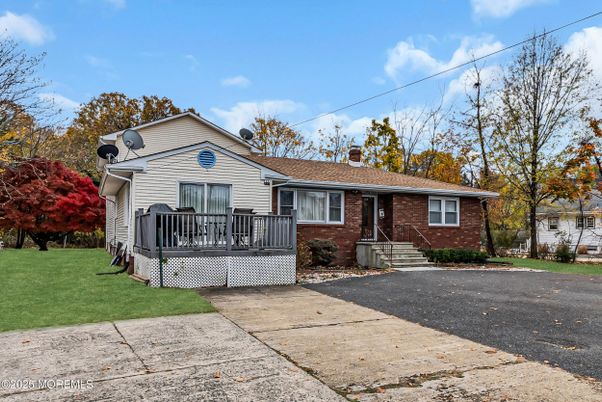 Exterior, Facade, Brick Facade, Split Level