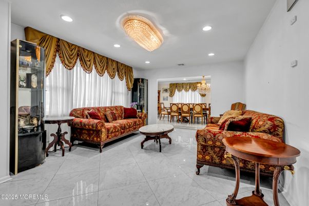 Chandelier, Dining room, Interior, Living room, Marble, Recessed Lighting