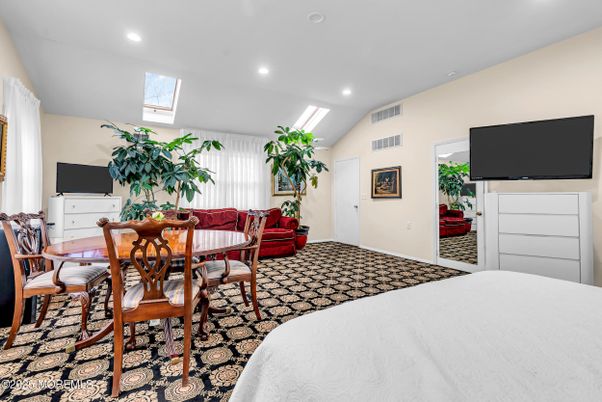 Bedroom, Dining room, Interior, Recessed Lighting
