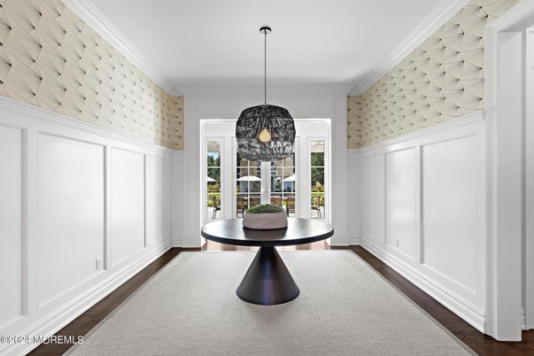 Interior, Pendant Lights, Wood Texture Flooring