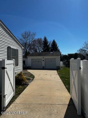 Detached Garage, Exterior