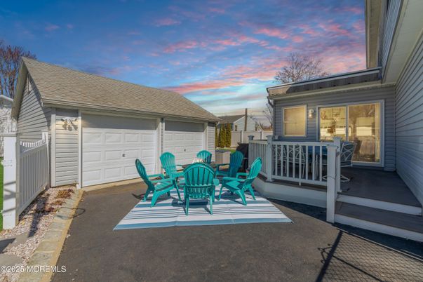 Detached Garage, Exterior
