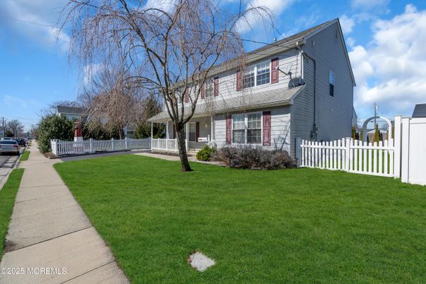Backyard, Exterior, Facade, American Foursquare