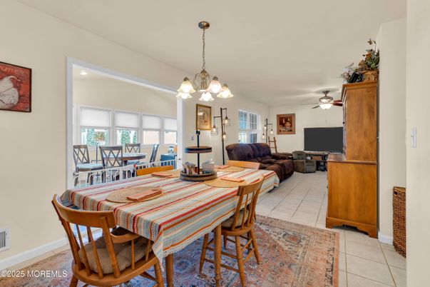 Chandelier, Dining room, Interior, Living room, Pendant Lights, Recessed Lighting