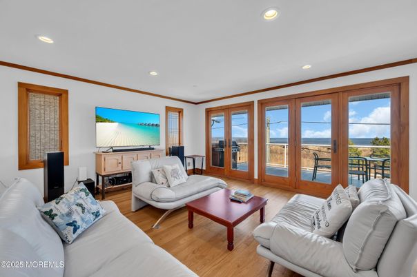 Interior, Living room, Recessed Lighting, Water, Wood Texture Flooring