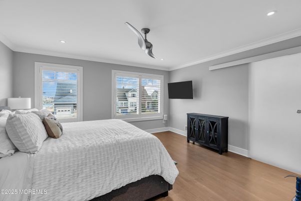 Bedroom, Interior, Recessed Lighting, Water, Wood Texture Flooring
