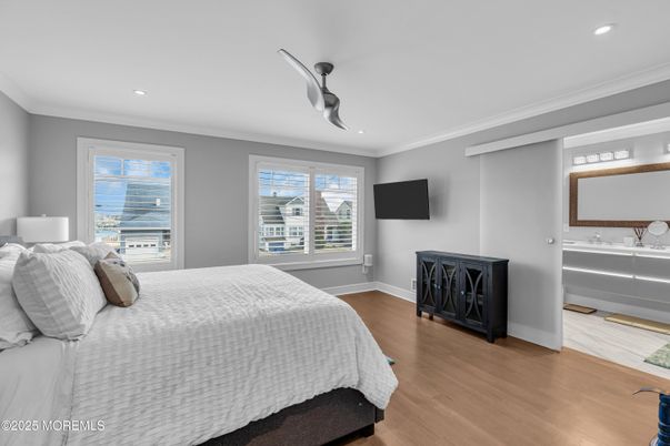 Bedroom, Interior, Recessed Lighting, Water, Wood Texture Flooring