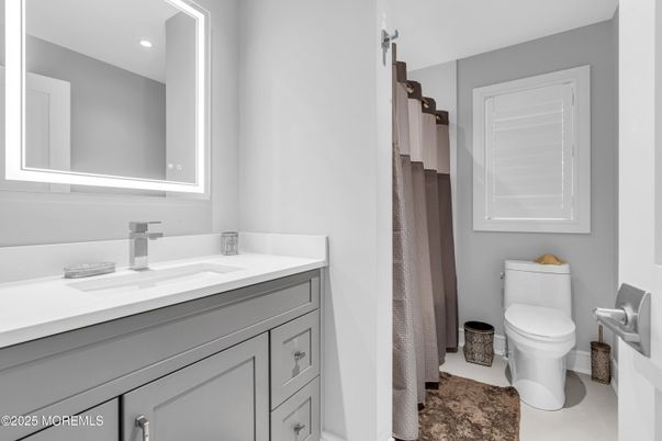 Bathroom, Interior, Recessed Lighting