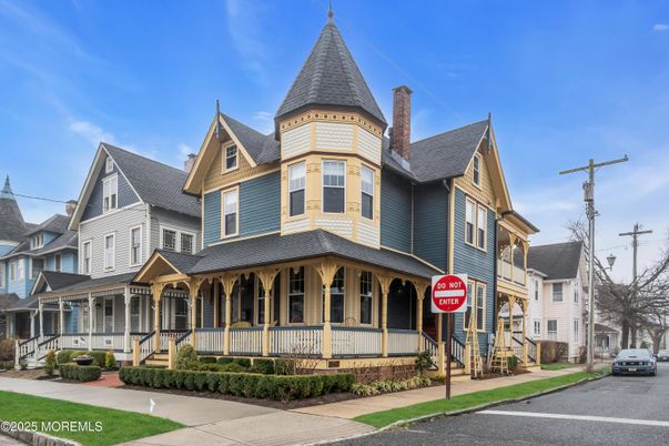 Exterior, Facade, Queen Anne Victorian