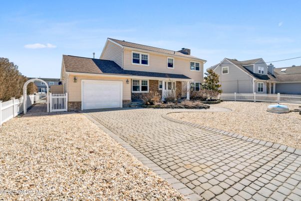 Attached, Exterior, Facade, Farmhouse