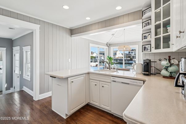 Interior, Kitchen, Pendant Lights, Recessed Lighting, Water, Wood Texture Flooring