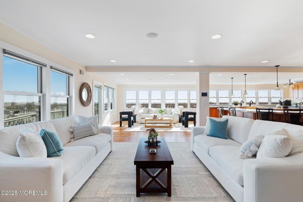 Interior, Kitchen, Living room, Pendant Lights, Recessed Lighting, Wood Texture Flooring