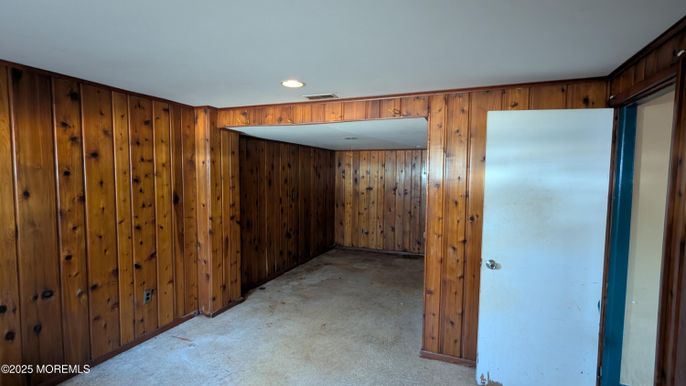 Empty room, Interior, Recessed Lighting, Wooden Walls
