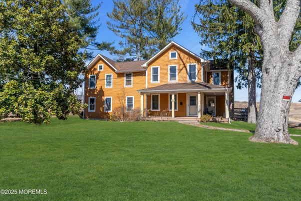 Backyard, Exterior, Facade, Queen Anne Victorian