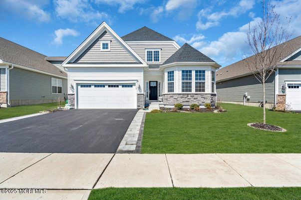 Attached, Exterior, Facade, Farmhouse
