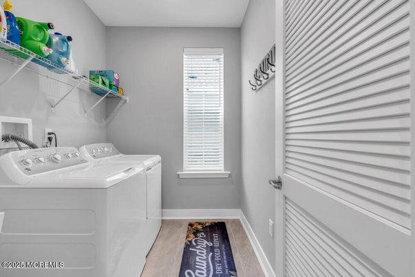 Interior, Utility Closets, Washer, Wood Texture Flooring