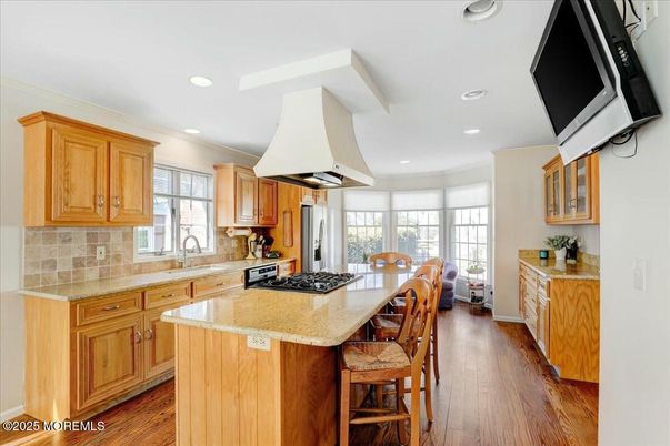 Dining room, Interior, Kitchen, Recessed Lighting, Stainless Steel Appliances, Wood Texture Flooring