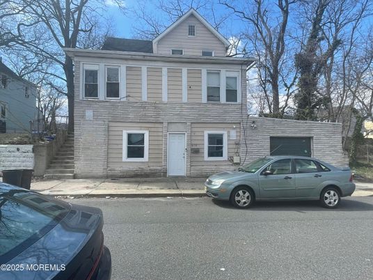 Exterior, Facade, American Foursquare