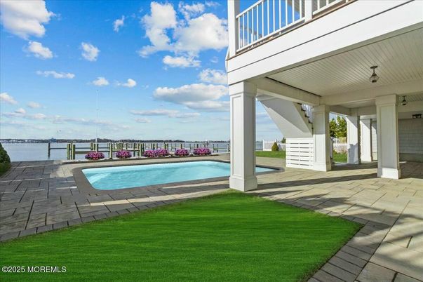 Exterior, Pool, Water