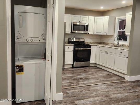 Interior, Recessed Lighting, Utility Closets, Washer, Wood Texture Flooring