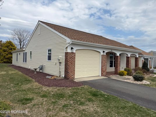 Attached, Exterior, Facade, Brick Facade, Ranch