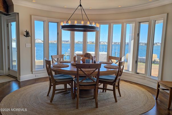 Chandelier, Dining room, Interior, Pendant Lights, Recessed Lighting, Water, Wood Texture Flooring