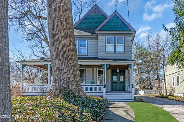 Exterior, Facade, Queen Anne Victorian