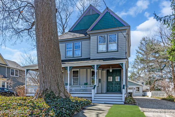 Exterior, Facade, Queen Anne Victorian