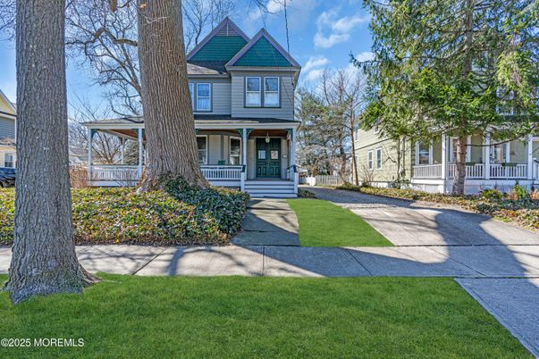Exterior, Facade, Queen Anne Victorian