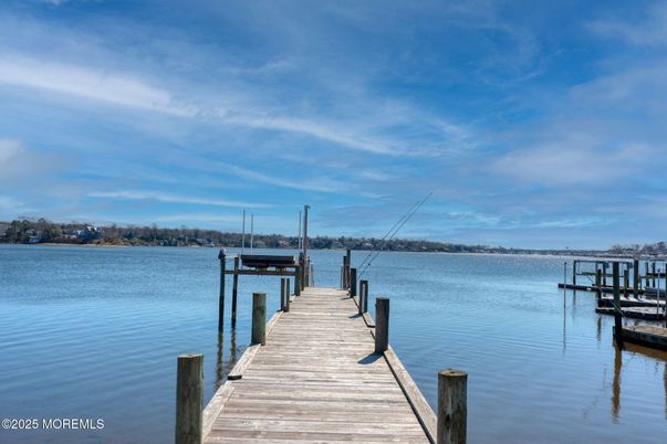 Exterior, Lake