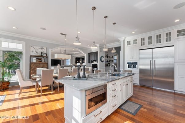 Dining room, Interior, Kitchen, Pendant Lights, Recessed Lighting, Stainless Steel Appliances, Wood Texture Flooring