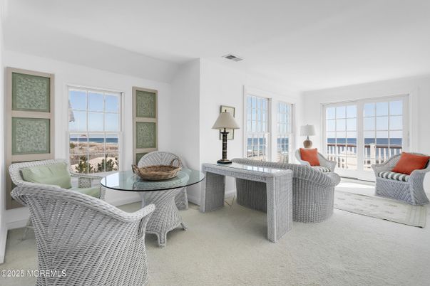 Interior, Living room, Water
