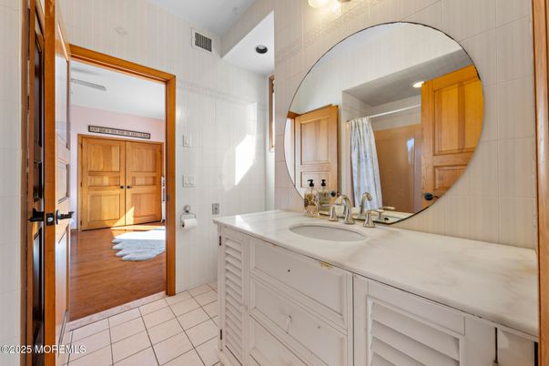 Bathroom, Interior, Recessed Lighting, Wood Texture Flooring