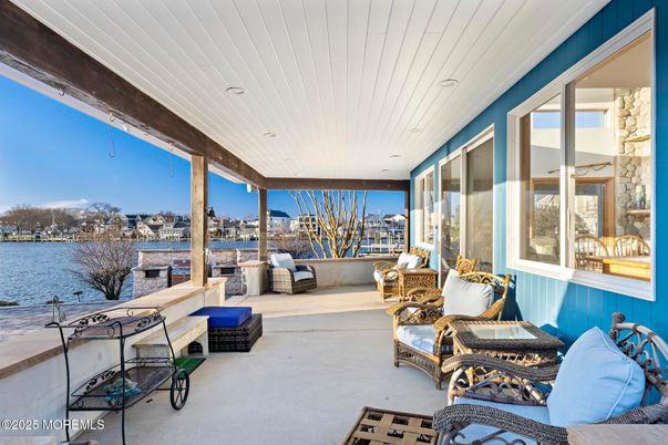 Exterior, Recessed Lighting, Water