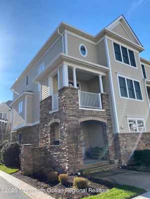 Exterior, Facade, Rowhouse