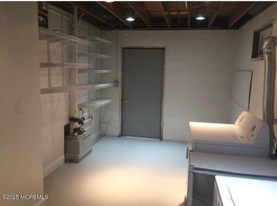 Interior, Washer, Wooden Beams