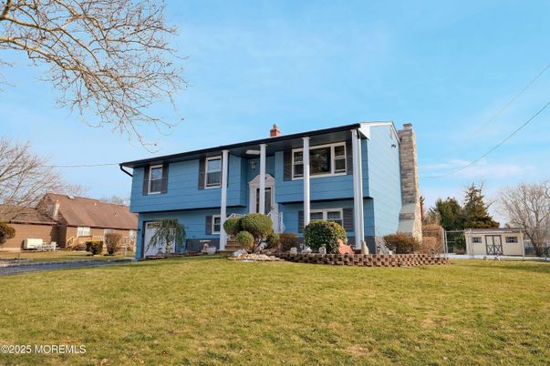 Backyard, Exterior, Facade, Raised Ranch