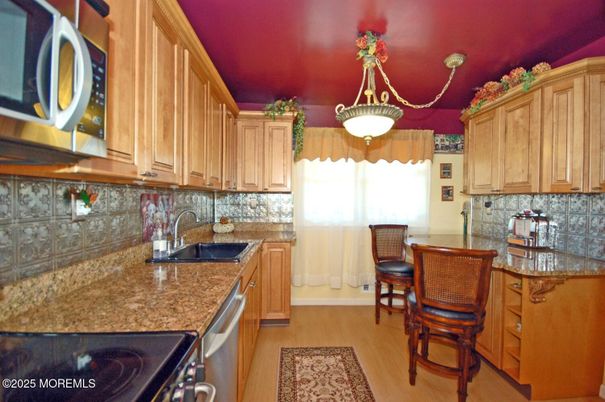 Interior, Kitchen, Pendant Lights, Wood Texture Flooring