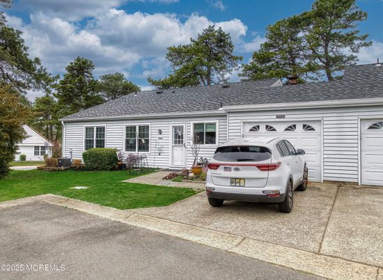 Attached, Exterior, Facade, Ranch